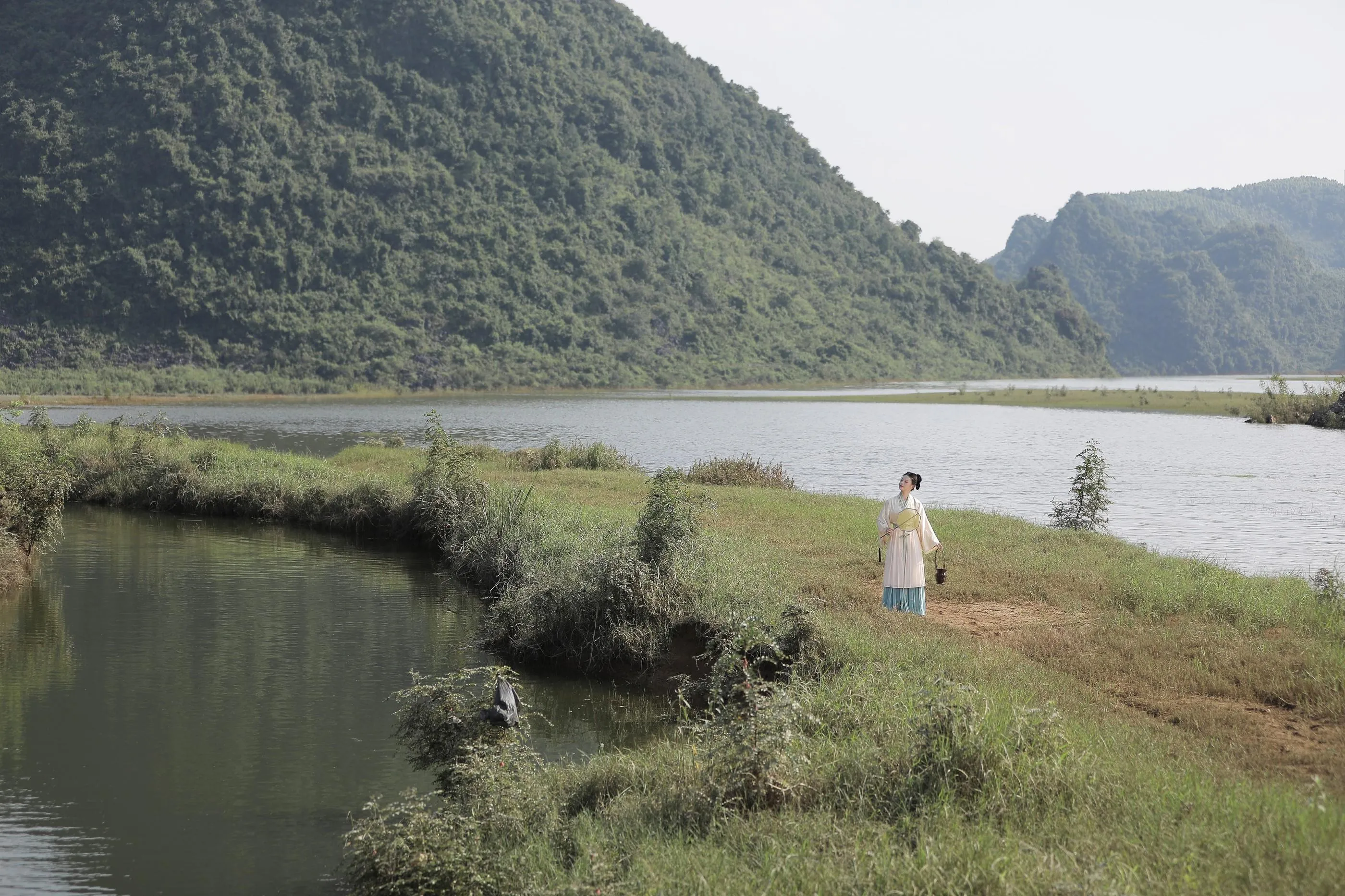 [YITUYU艺图语]2022.07.11 山水之间  岳红橙黄绿蓝靛紫铮 [22P]插图1